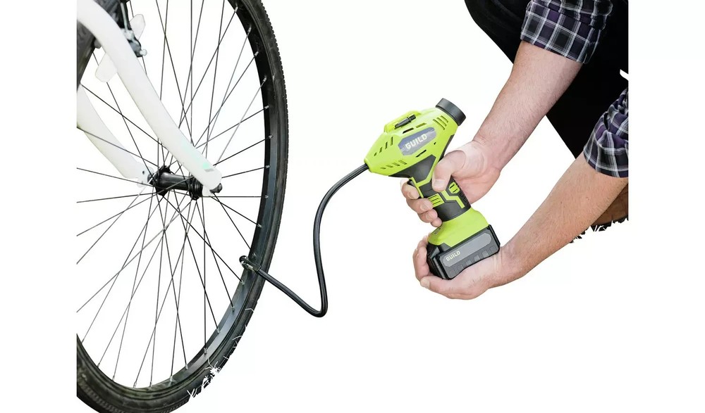 GUILD cordless tyre inflator 12v with accessories