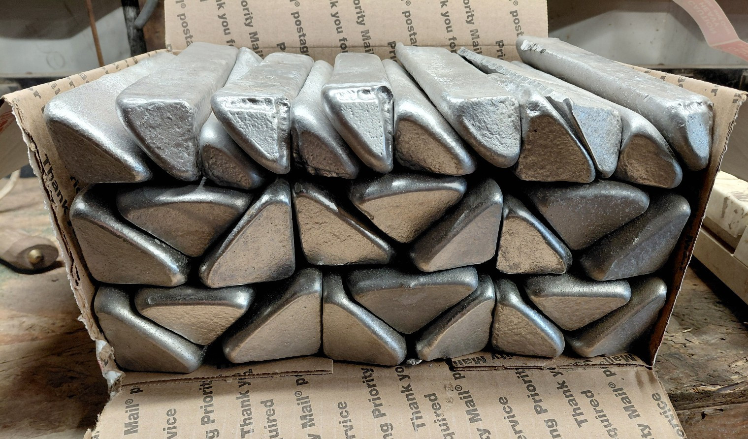 ALUMINUM INGOTS....Spons....     42 + lbs   Casting alloy Near 356