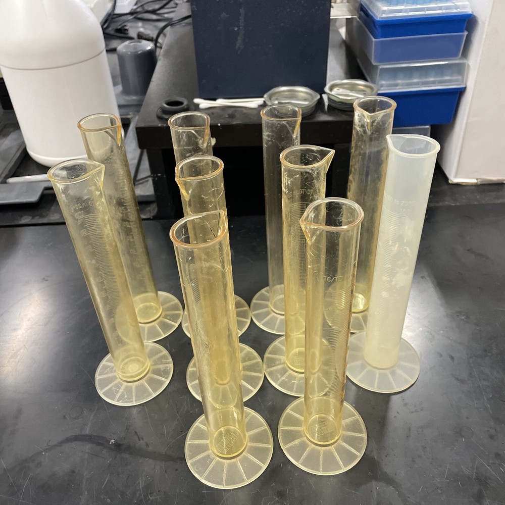 100 ml graduated cylinder plastic