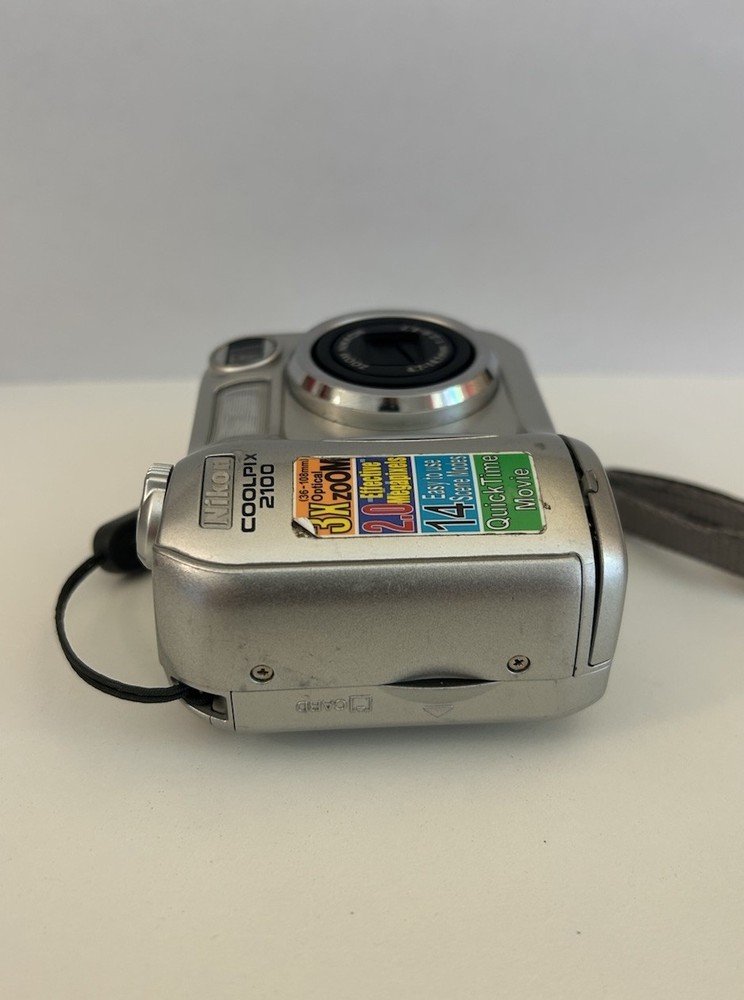 Nikon Coolpix 2100 Digital Camera Silver Tested Working
