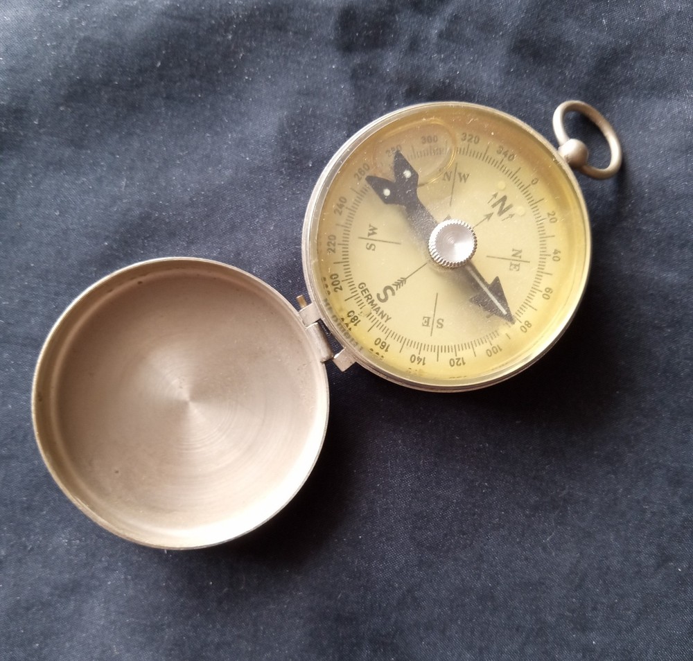 WW II Thumb Field Compass Germany