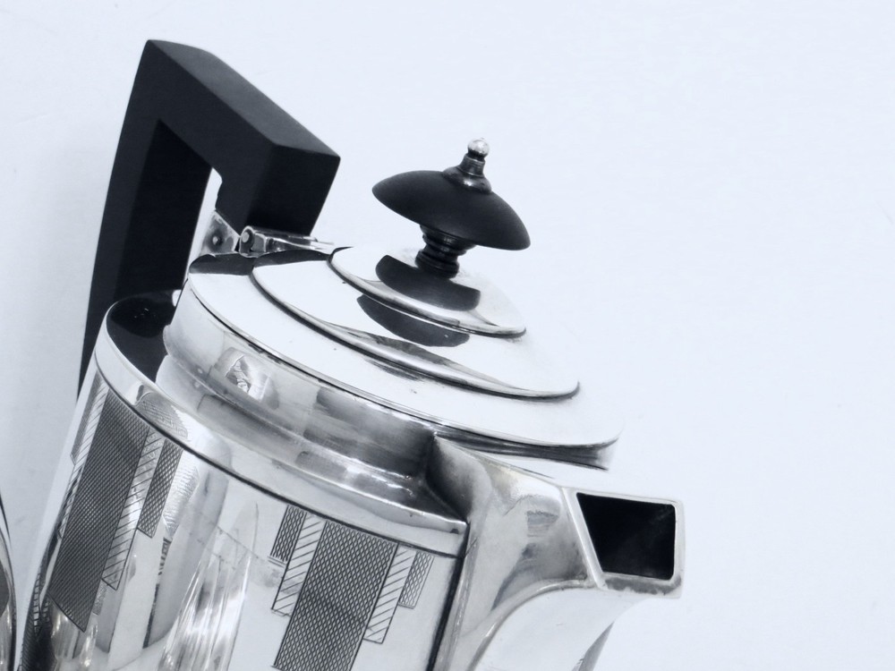 1940 WALKER & HALL SHEFFIELD DECO FOOTED EBONY HANDLE CHOCOLATE & TEAPOT SET