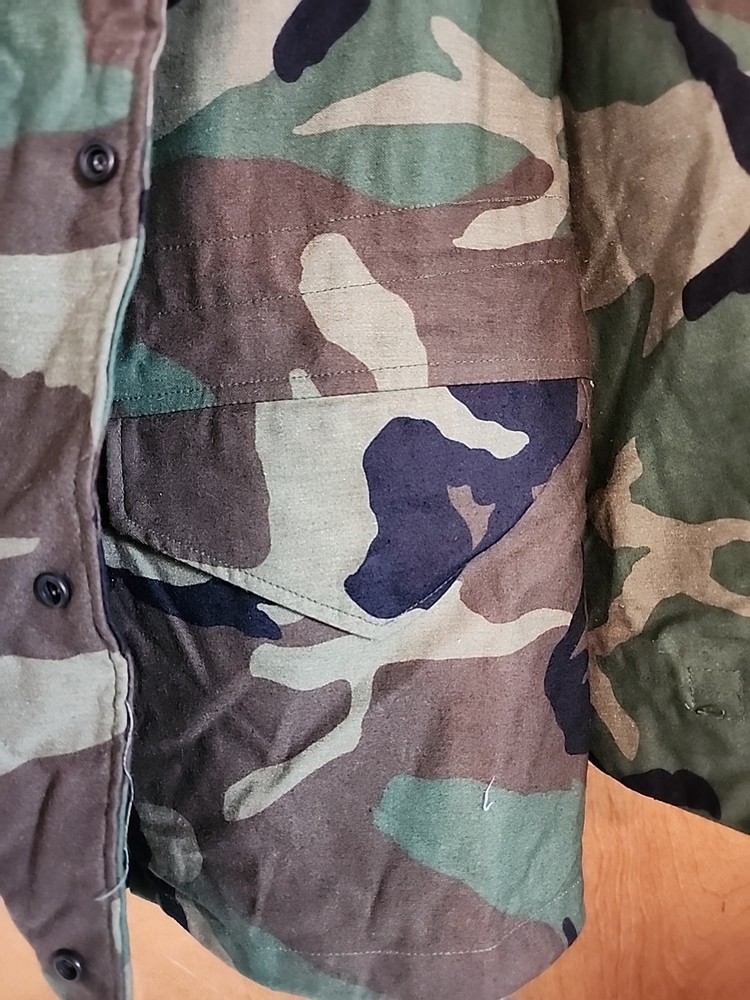 MILITARY ISSUE COLD WEATHER FIELD COAT in CAMOUFLAGE PATTERN~Medium Regular~ EUC