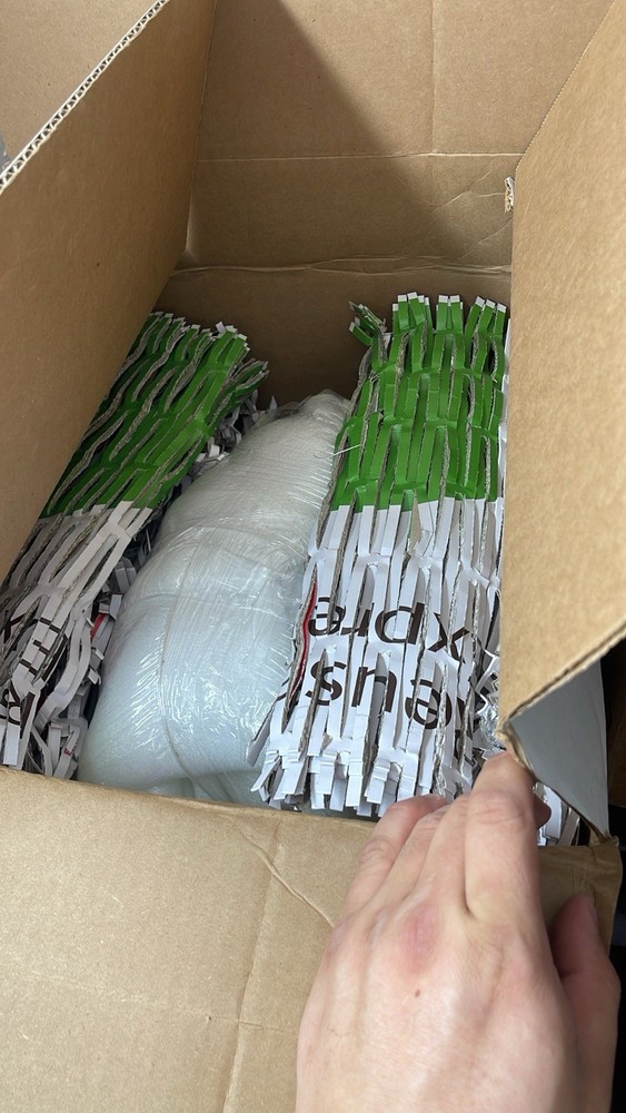 Clear Bubble Cushioning Wrap Roll Packaging Material in Shipping Box