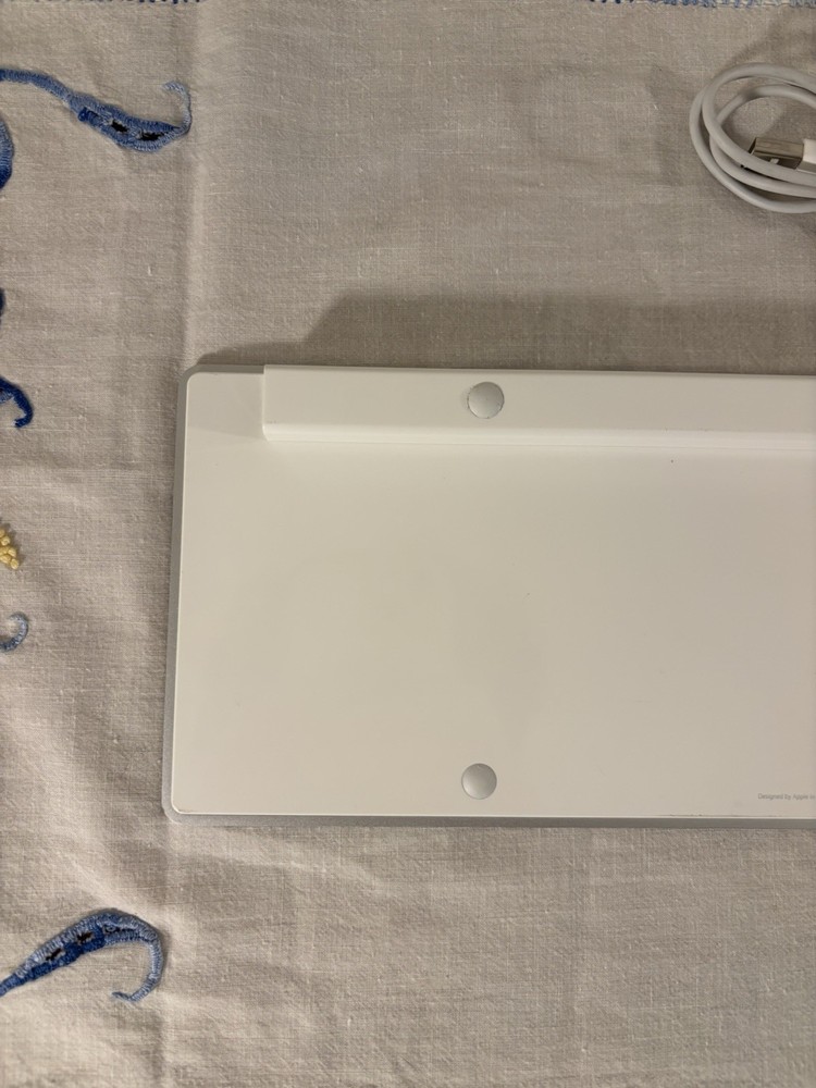 Apple Wired Keyboard With Numeric Keypad Model A1243