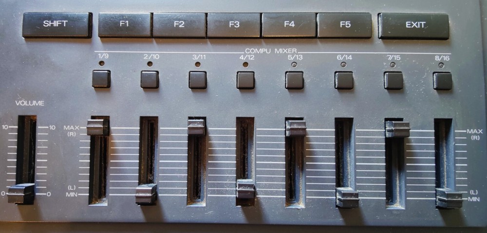 Roland MV-30 Studio M