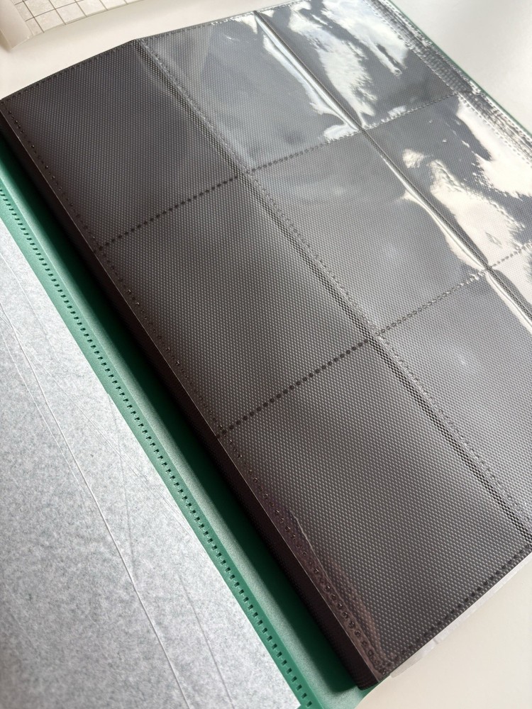 9 Pocket - Strap Binder - 360 Side Loading - Green Bulbasaur