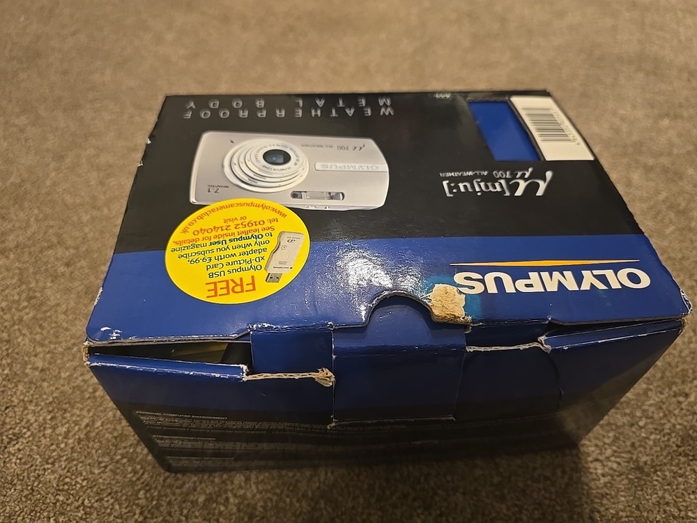 Olympus (mju) 700 digital camera NO BATTERY