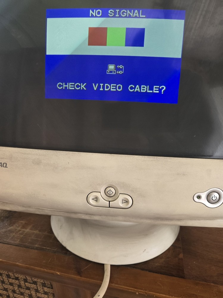2000 Compaq Original Vintage Model MV740. 17"