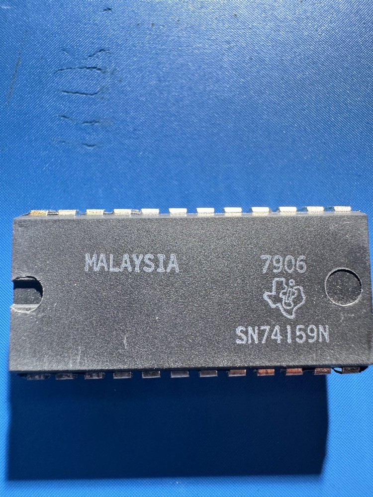 Texas Instruments SN74159N Integrated Circuit