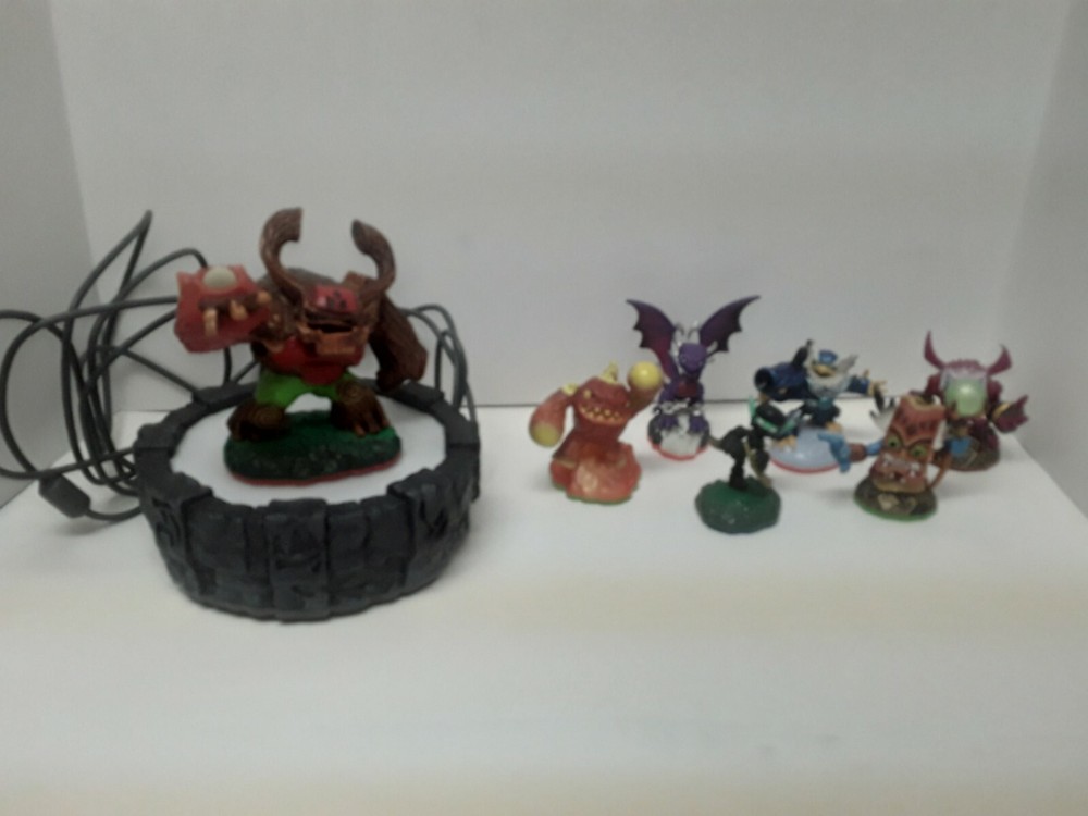 skylanders lot 7 figures and portal