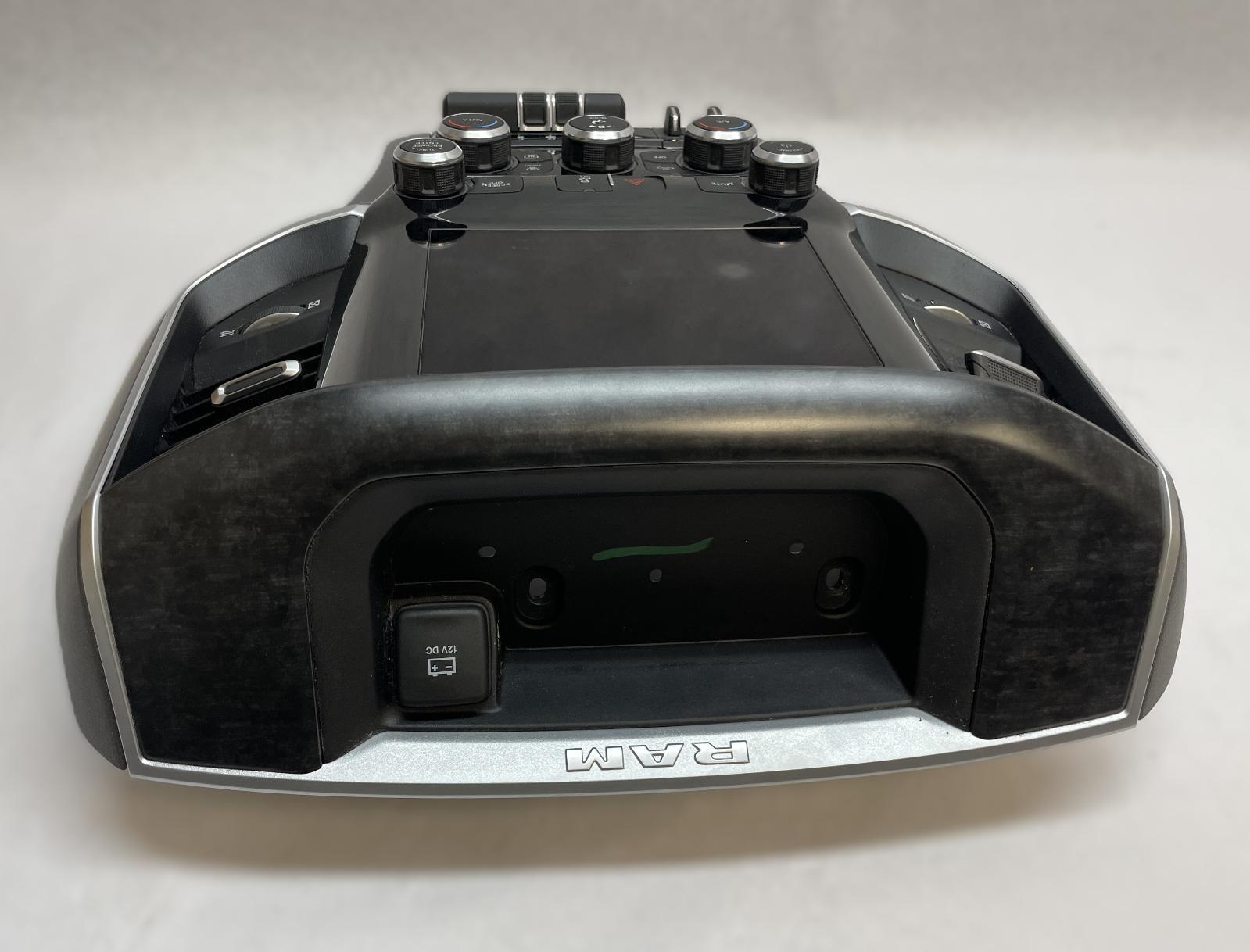 2022 DODGE RAM 2500 RADIO DISPLAY 8.4" SCREEN DASH BEZEL HEAT/AC CONTROLS OEM