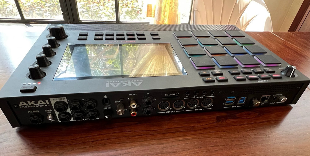 1pcs AKAI MPC LIVE2 Sample Sampler Music Workstation