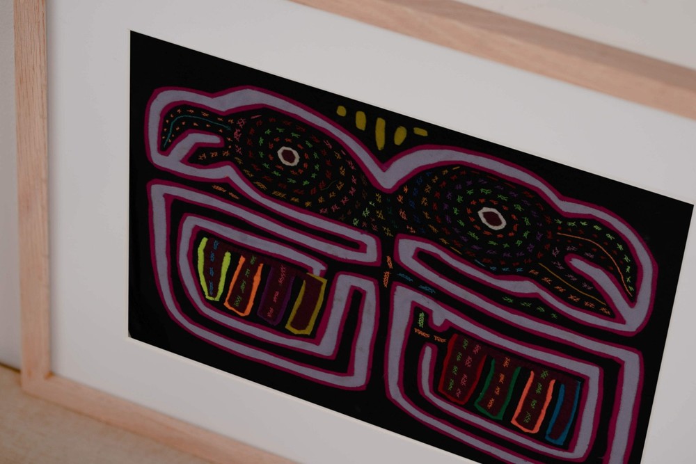 Black Red And Blue Optical Illusion Bird Mola