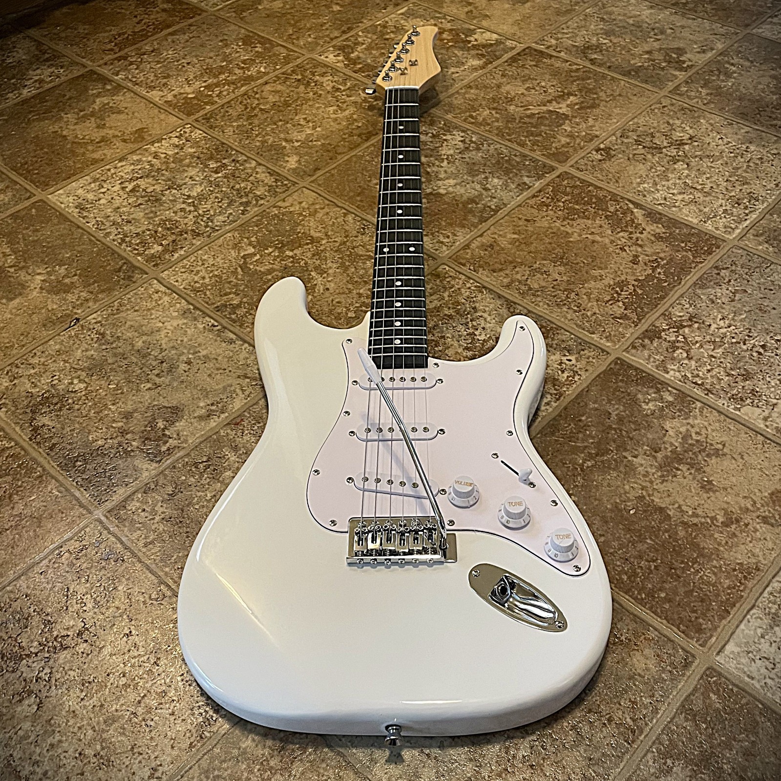 Full-Size Olympic White Electric Guitar with Rosewood Fretboard, S-S-S Pickups