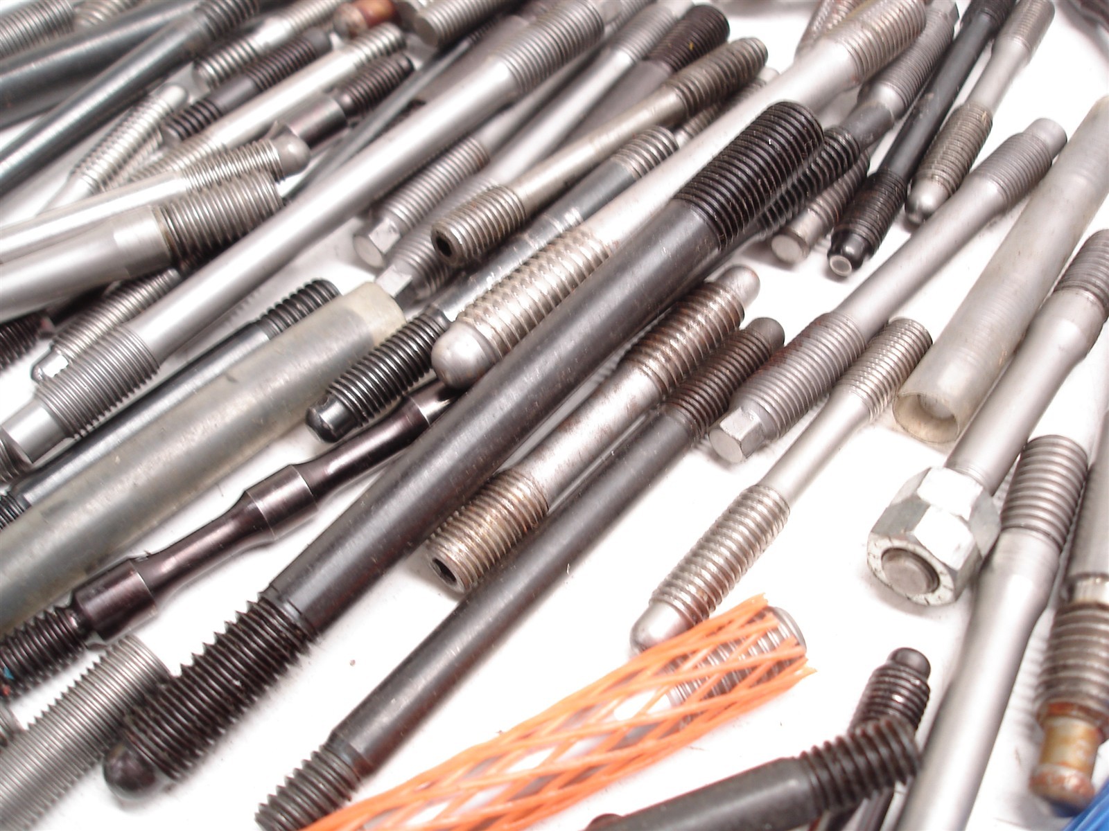 136 ARP / A1 TECHNOLOGIES BULK ASSORTED ENGINE STUDS 5/16"-1/2" HEAD MAIN CARB