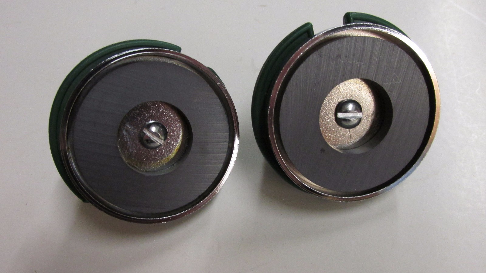 2 USGI Magnetic Base Lightstick Holder Military Training Marker Cyalume Omniglow