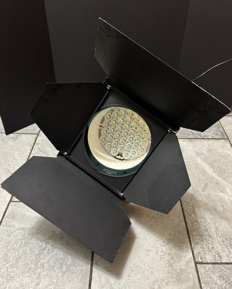 Aadyn Technology Jab Variable LED light with accessories