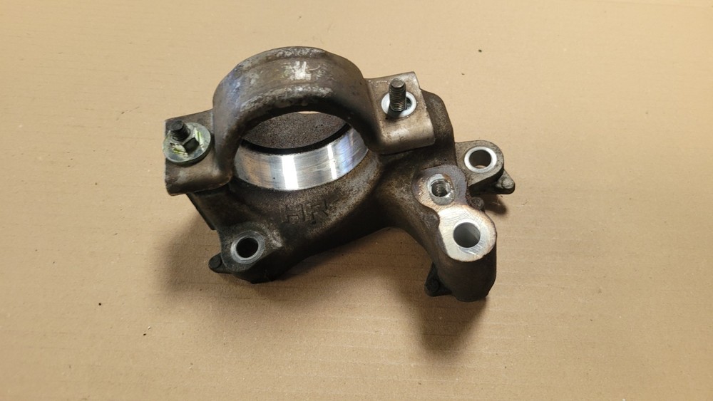 2017 Mazda 3 2.2D Driver side driveshaft mount bracket