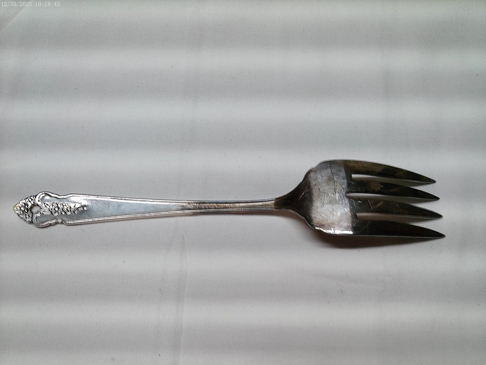 Oneida Prestige Silver Plate Distinction Pattern Cold Meat Serving Fork 8-1/2" L