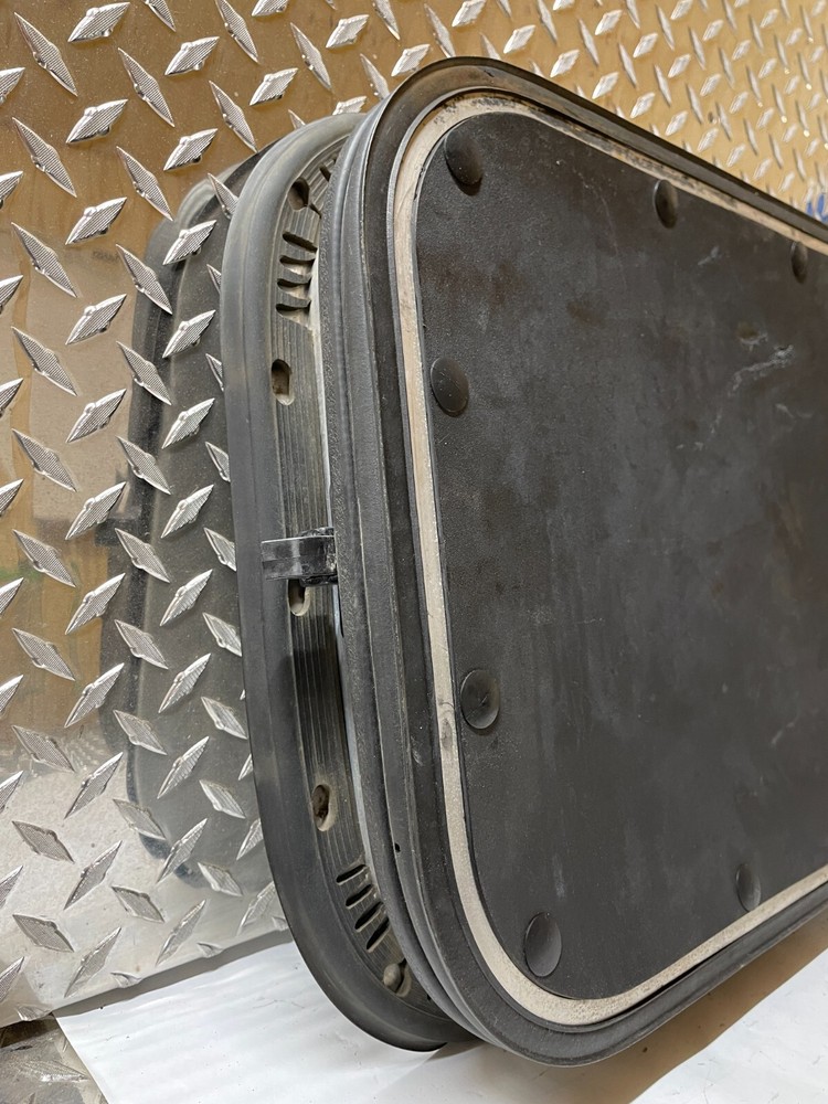 Kenworth T680 Right/ Passenger - PAINT CODE L3875EB SILVER