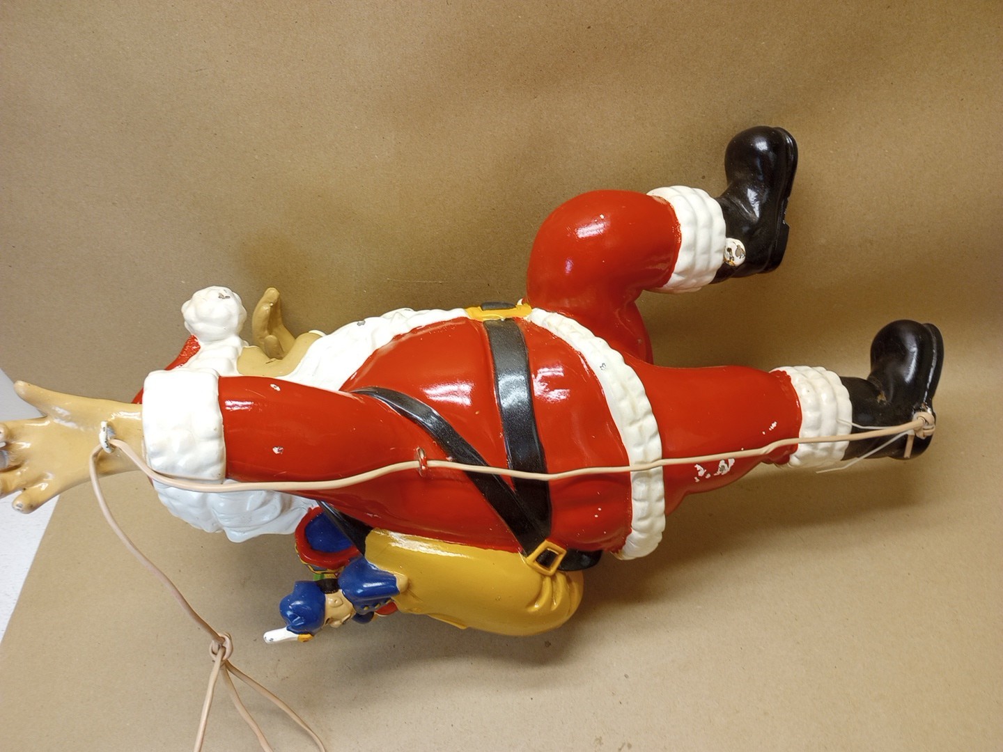 1997 Barthelmess Inc - Climbing Santa Claus Resin Indoor Outdoor