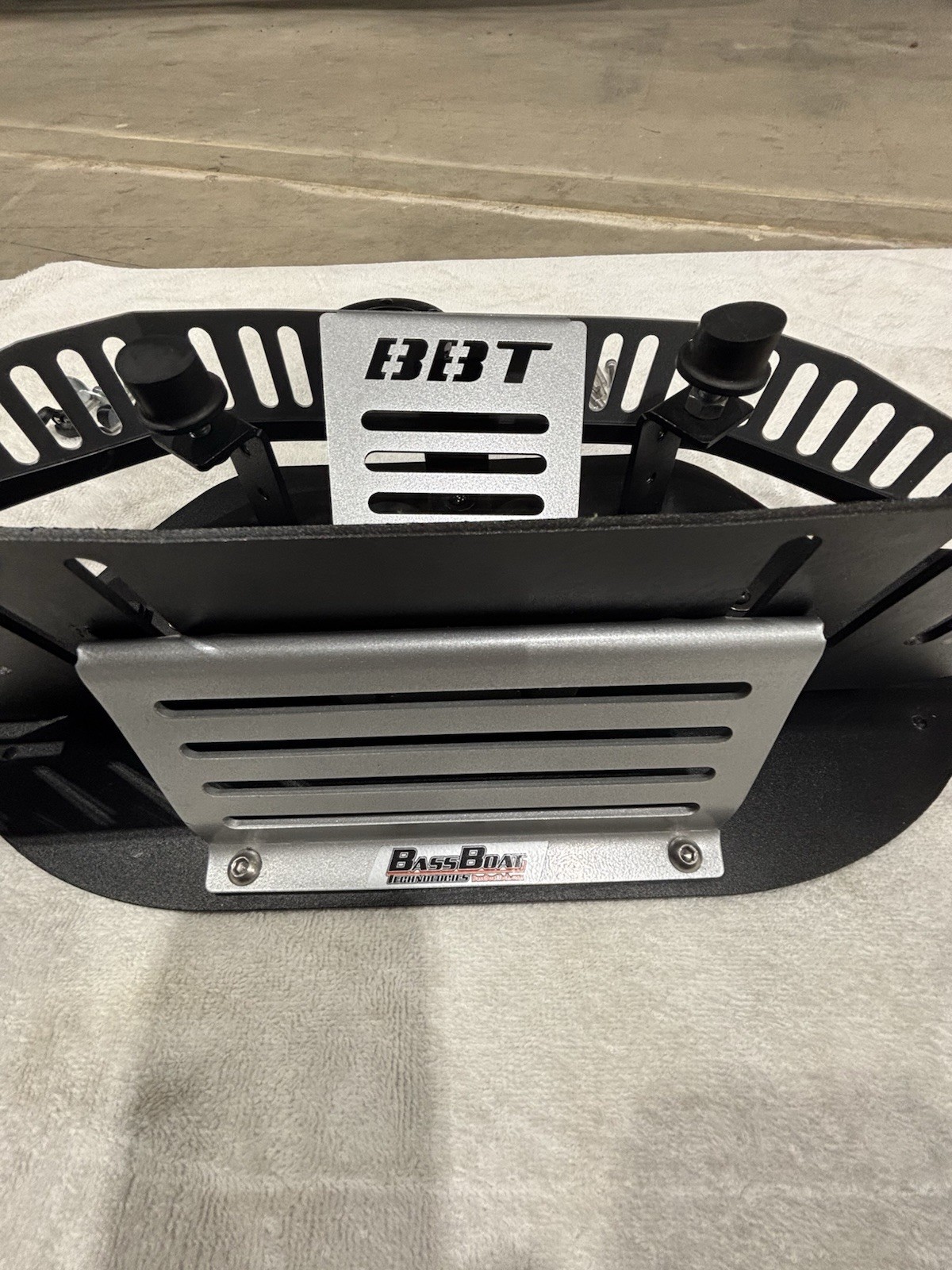 Bass Boat Technologies Mega Dual Graph Mount Ranger Boat