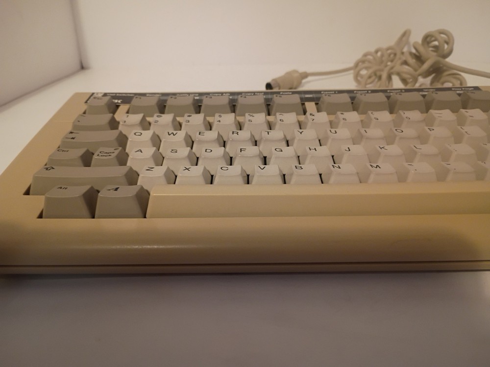 Commodore Amiga Computer Keyboard KKQ-E94YC -2000/3000 - Clean Untested