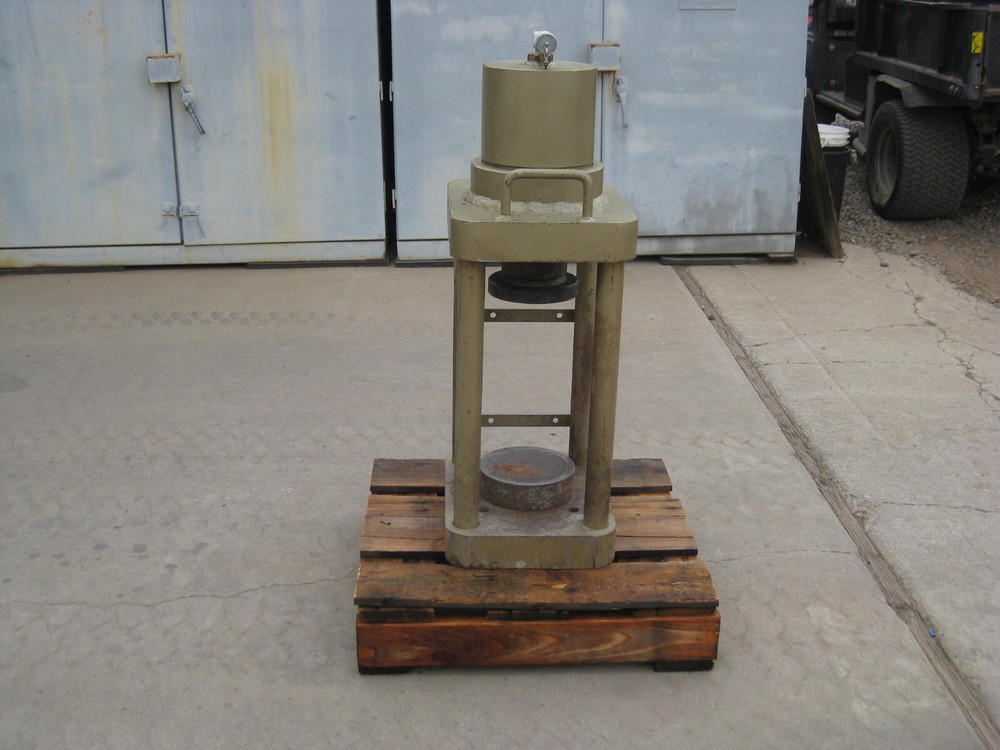 Hyd press 100 ton (testing) (lab)