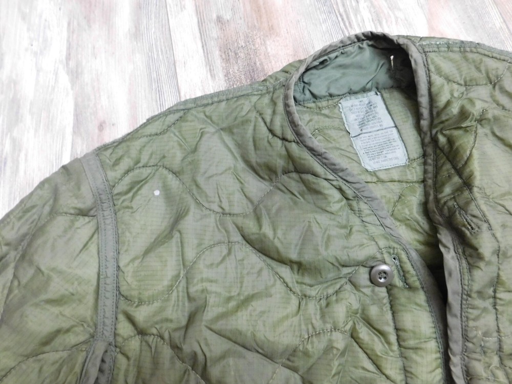 US ARMY FIELD JACKET LINER SIZE LARGE