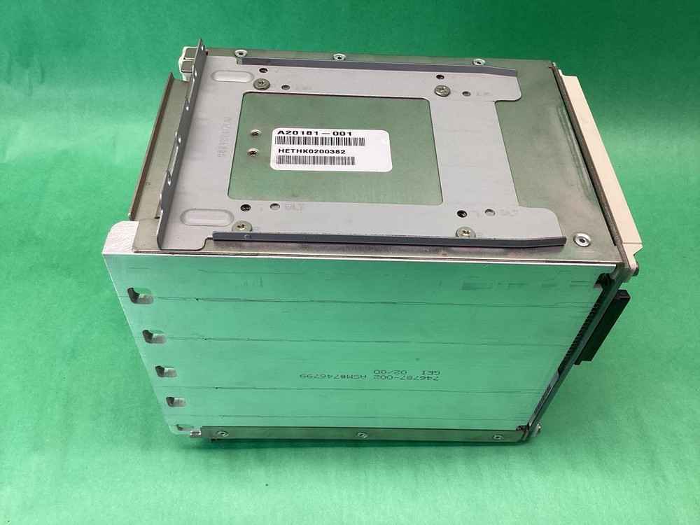 Intel ? Internal Hot Swap 5 SCSI Drive Bays & RAID ? Controller Card - UNTESTED