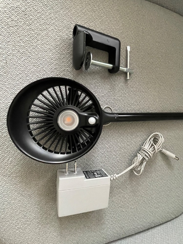 Humanscale Element Vision LED Task Light with desk mount - Black