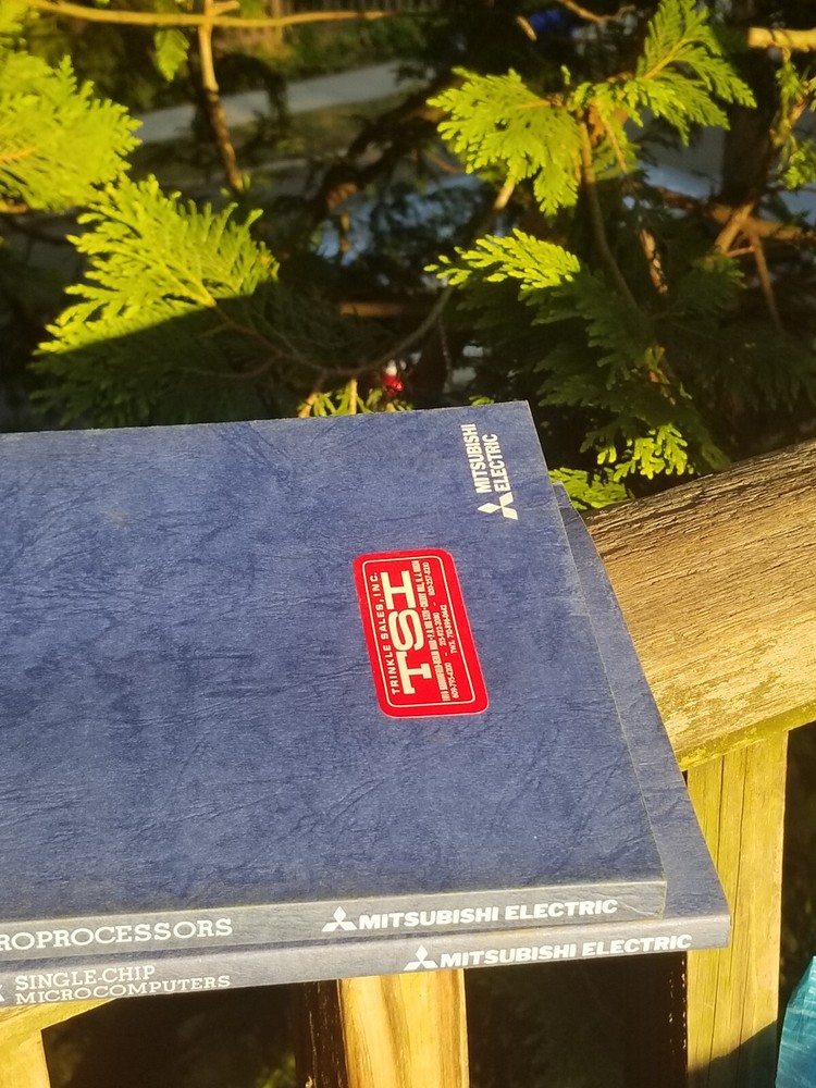 2 VINTAGE ELECTRONICS BOOKS DATA 1984 MITSUBISHI MICROPROCESSORS & SINGLE CHIP