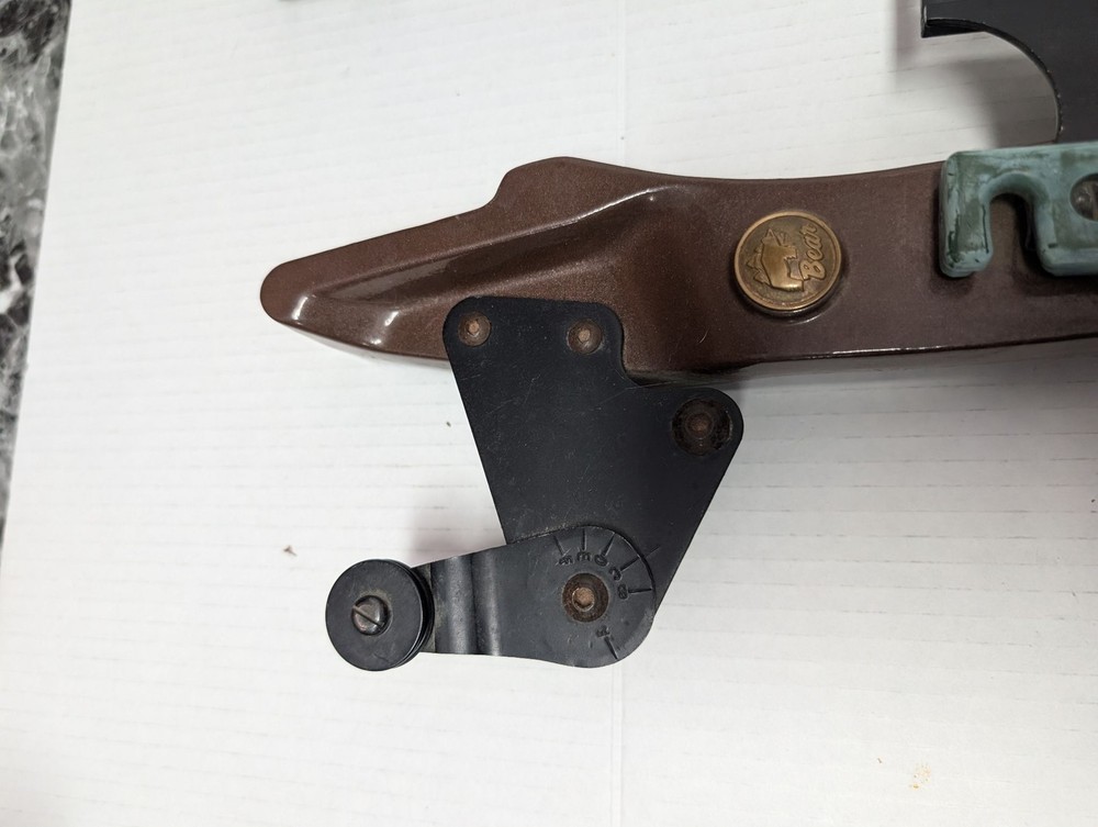 Bear Whitetail Hunter Compound Bow Takedown Brown Riser Limbs Sight Vtg