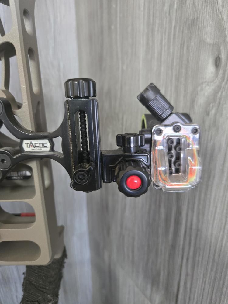MATHEWS BOWS / ARCHERY PHASE 4 33 (PSO040697)