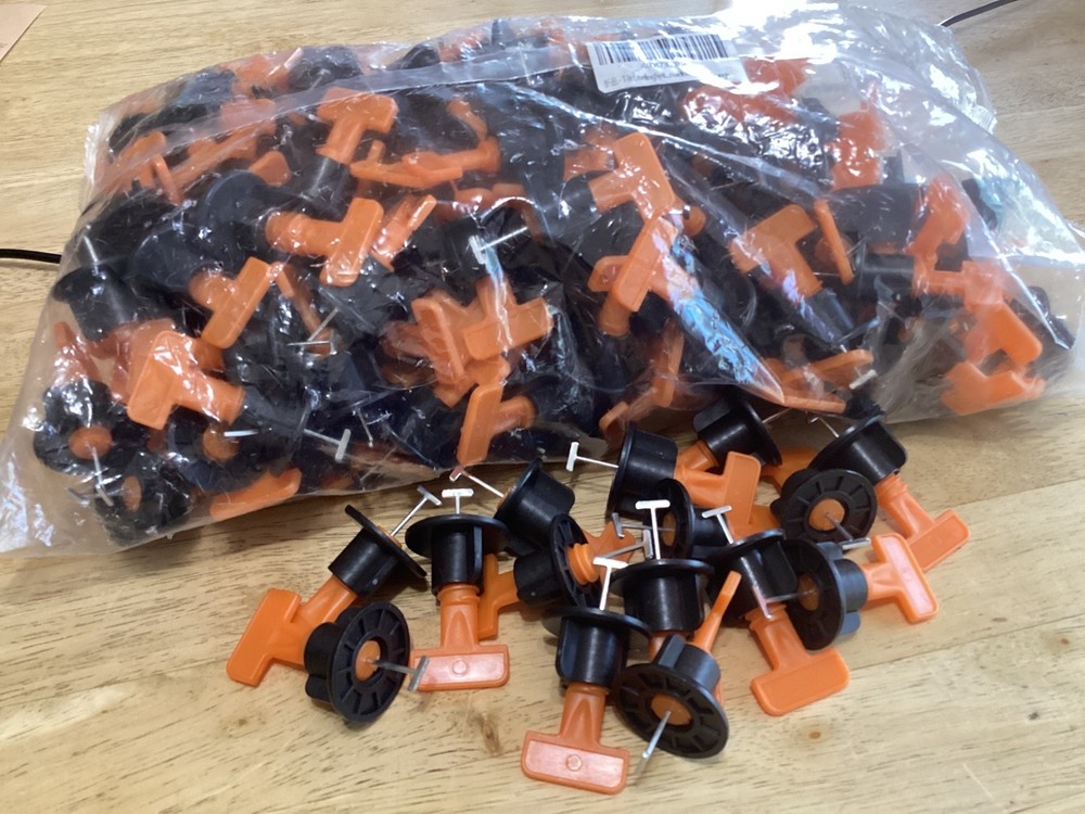 200 piece Tile Leveling System Kit Reusable Flat Ceramic Wall Floor Clips Tool