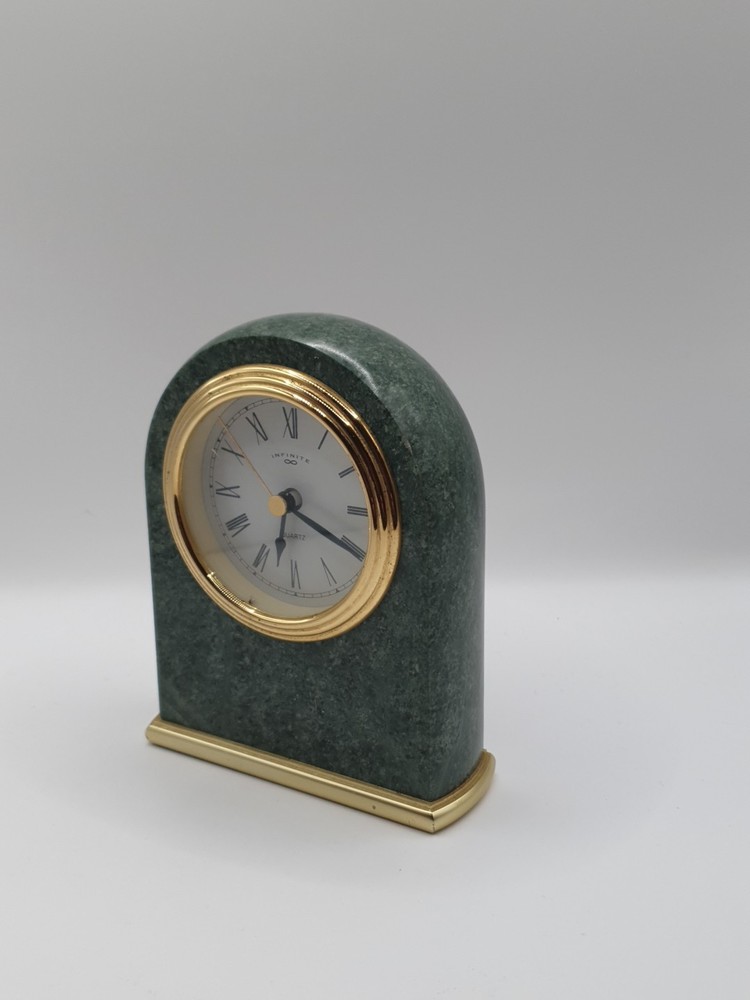 Vintage Infinite Shelf Clock