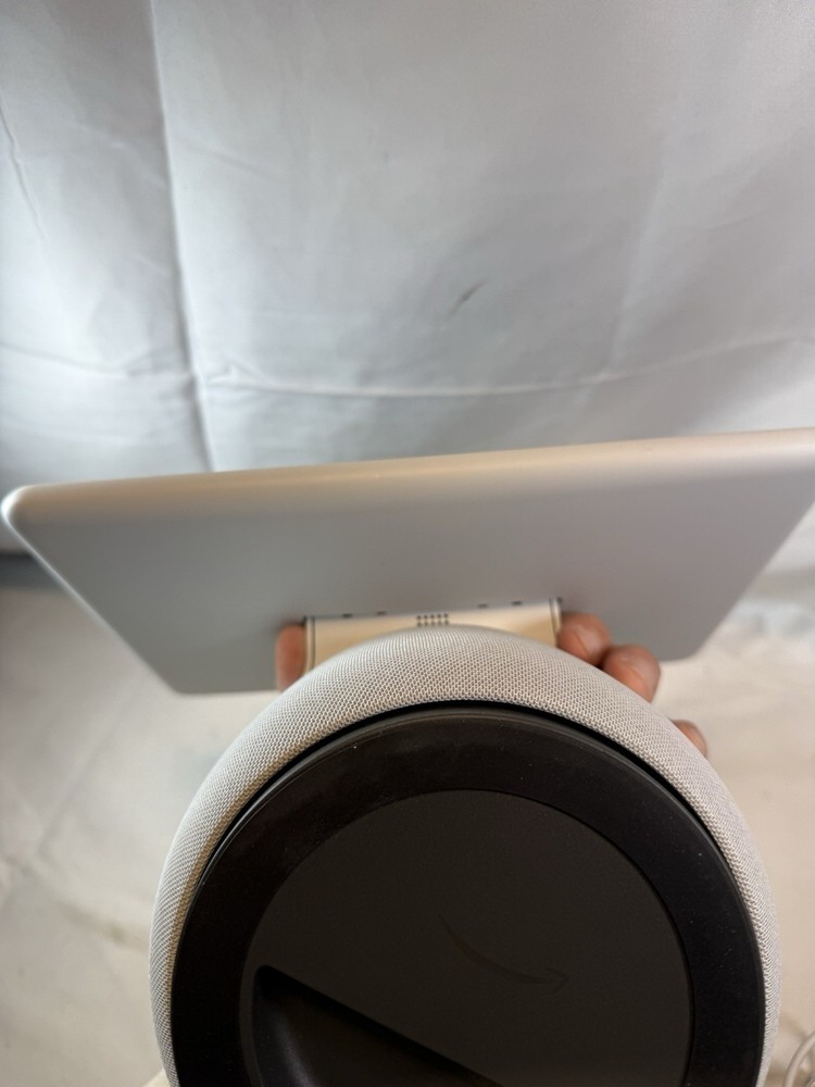 Amazon Echo Show 10 (3rd Generation) White Wireless Alexa Smart Speaker (T4E4AT)