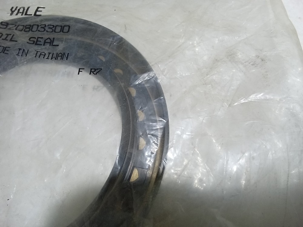 YALE 920803300 OIL SEAL (E12B3)