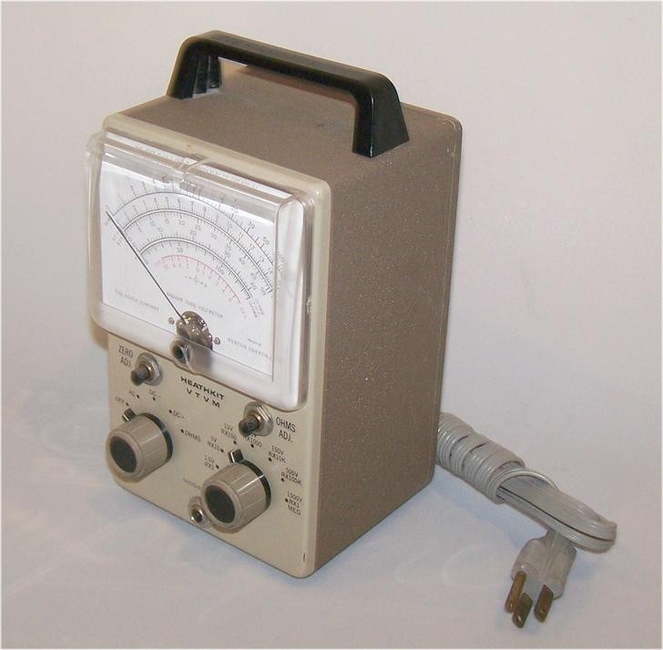 Heatkit VTVM model IM-18 with rare Combination AC/DC Probe