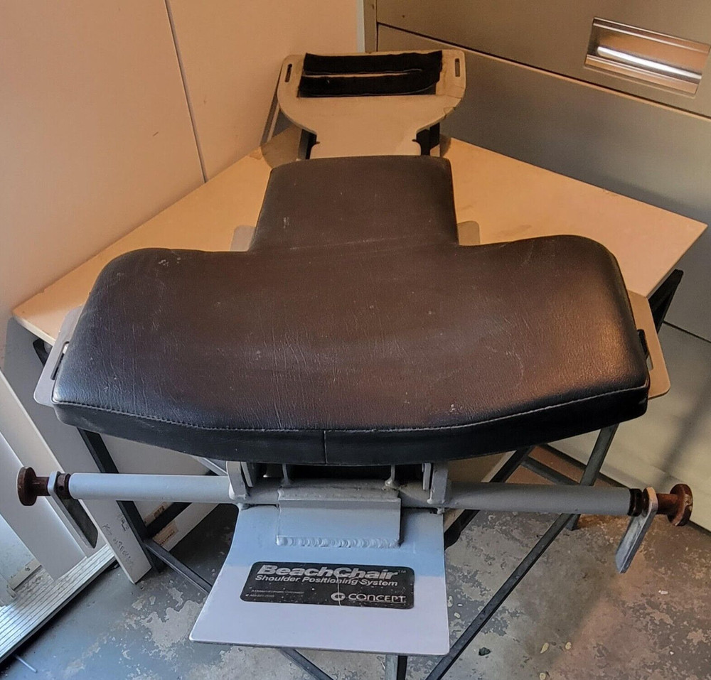 BEACH CHAIR SHOULDER POSITIONING SYSTEM