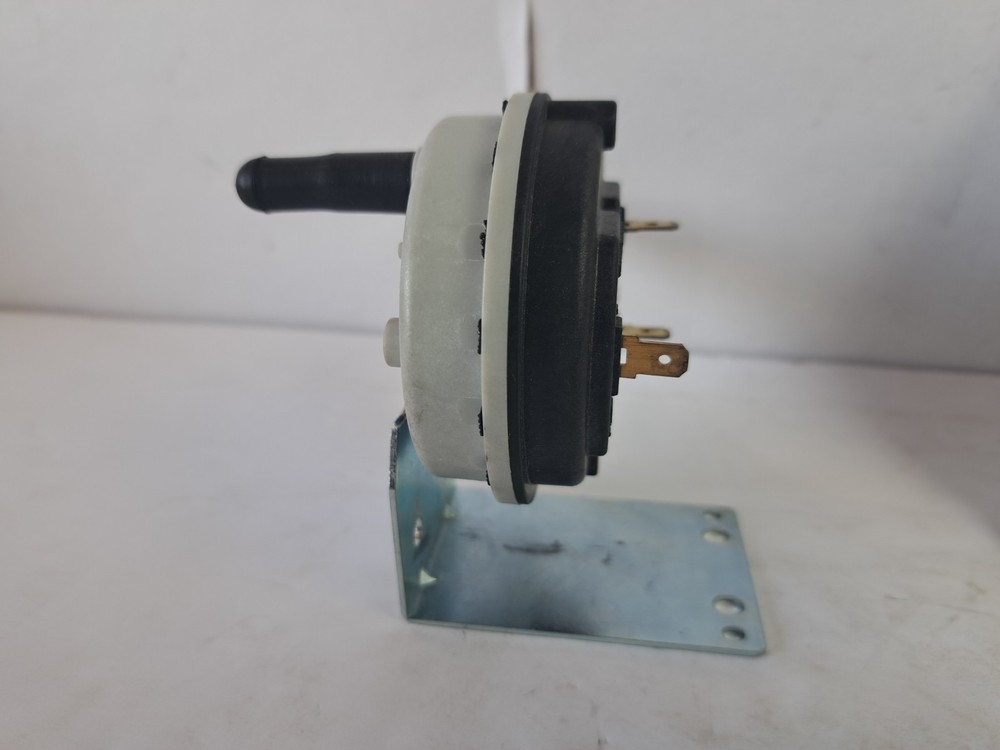 Cleveland Controls Ns2-0462-00 Plastic Air Switch