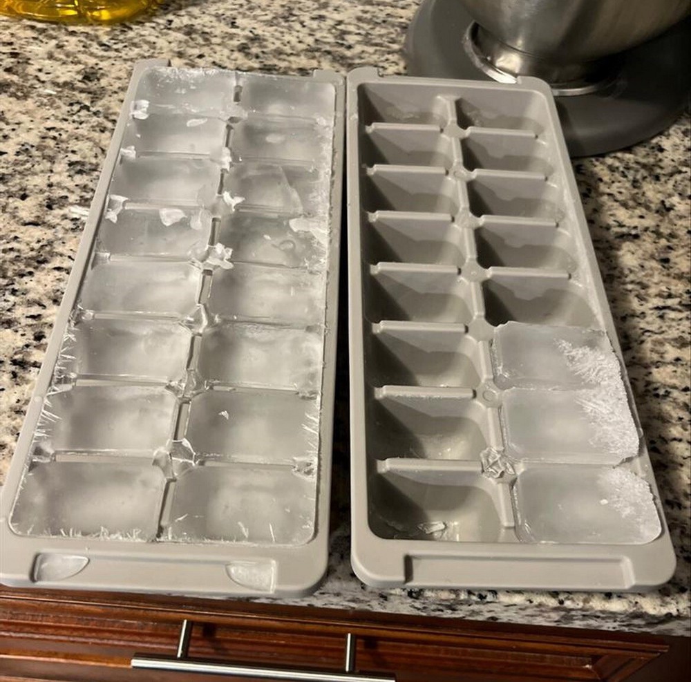 2-Pack ROOM ESSENTIALS Plastic Ice Cube Trays BPA-Free • Grey