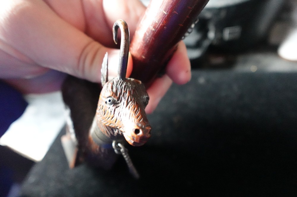 ANTIQUE BLACK FOREST DEER 13" PIPE MISSING 1 ANTLER