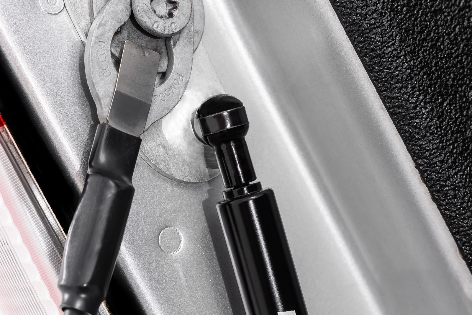 Rough Country Hydraulic Tailgate Assist for 15-25 Ford F-150/F-250/F-350 - 73222