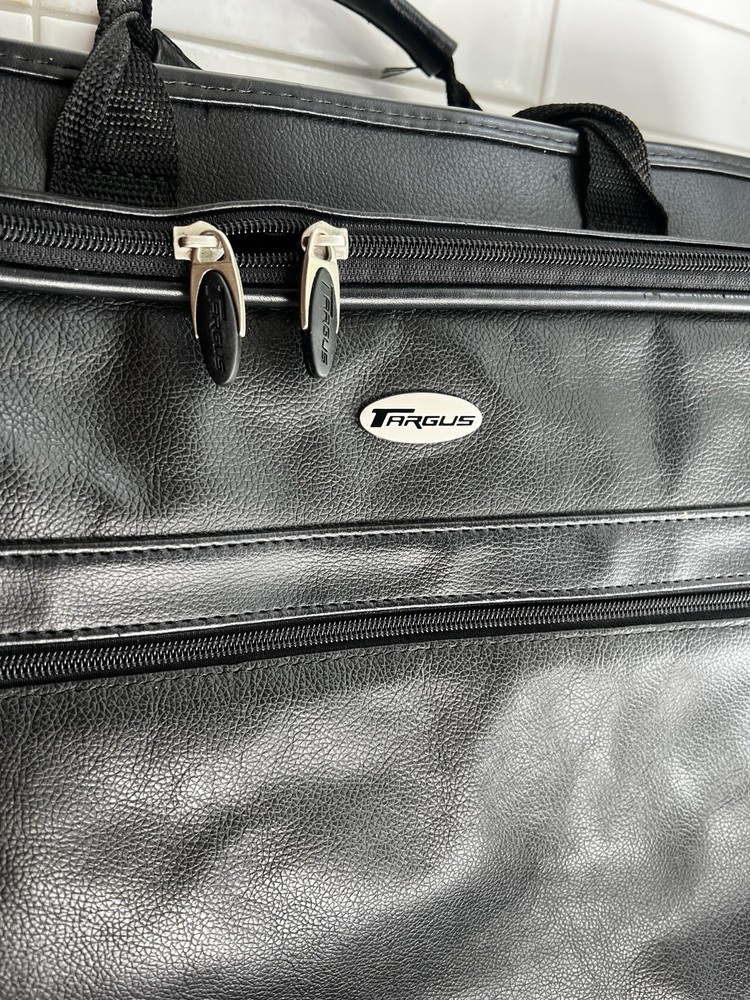 Targus Leather Notebook/Laptop Case Black And Shoulder Strap
