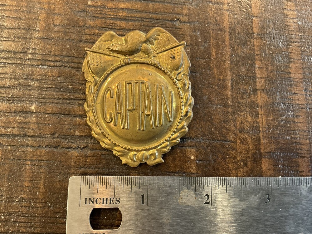 ORIGINAL VINTAGE FIREMAN ? CAPTAIN EAGLE FLAGS PIN