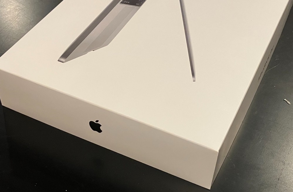2017 MacBook Pro box