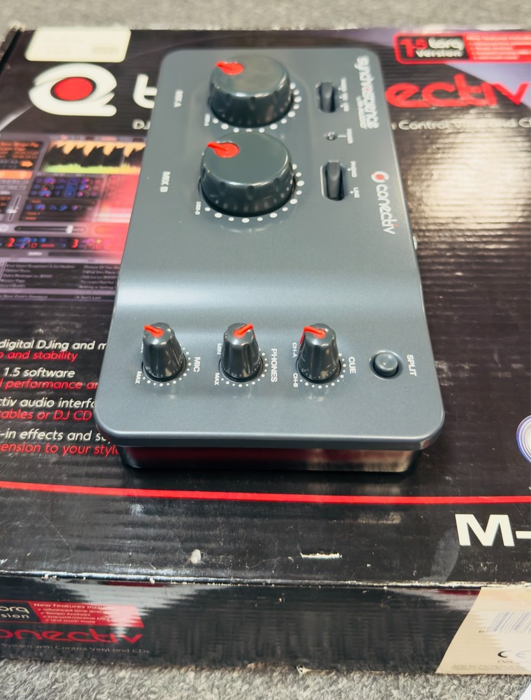 M-Audio Torq Conectiv Bundle DJ VINYL/CD/Controller