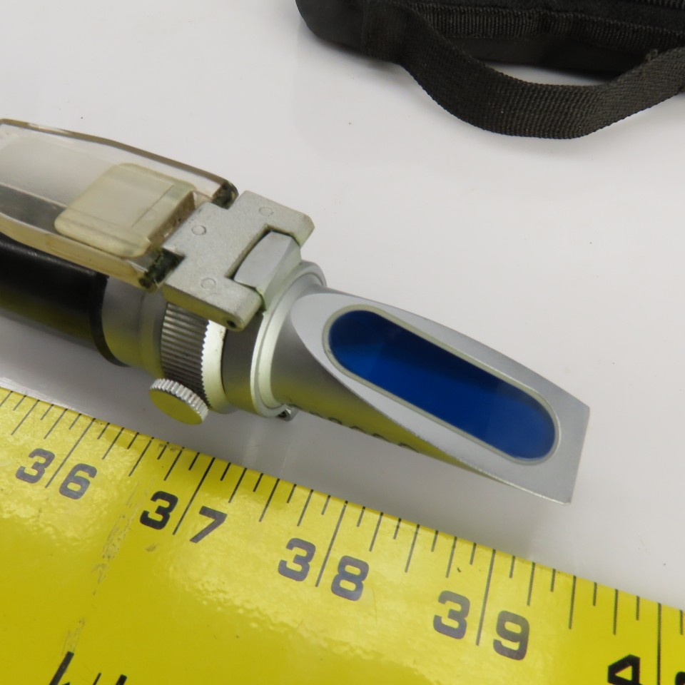 Vee-Gee BX-1 Handheld Brix Refractometer 0-32%, +/-0.2% W/Carry Case
